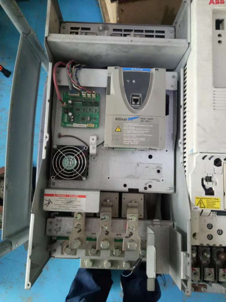 施耐德atv71<a href=//dekun119.com/cn/maintenance.html target='_blank'>变频器维修</a>